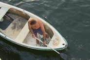 Banhistas encontram dinheiro boiando na Praia da Urca, no Rio