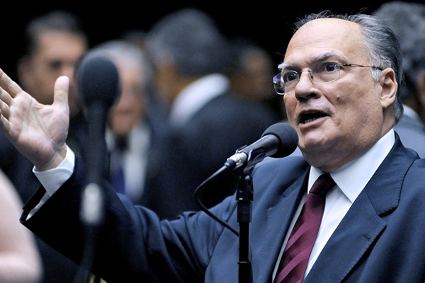 Roberto Freire � oficialmente nomeado ministro da Cultura