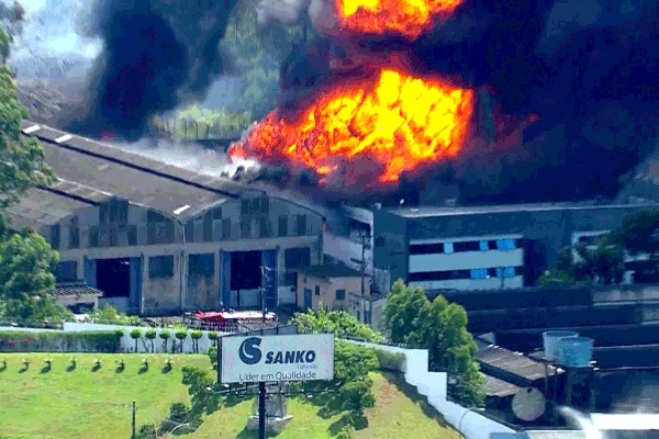 Explos�o em f�brica deixa feridos em Diadema
