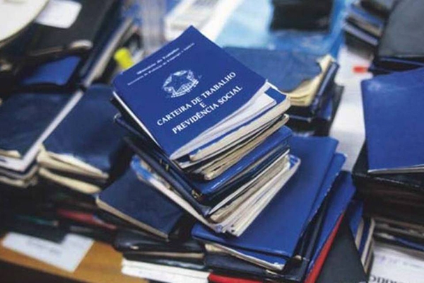 Desemprego fica em 11,8% no trimestre encerrado em outubro