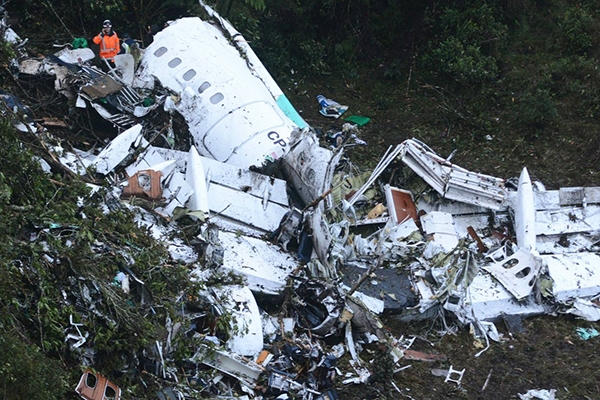 Vinte corpos de v�timas da queda de avi�o da Chapecoense j� foram identificados, diz Itamaraty