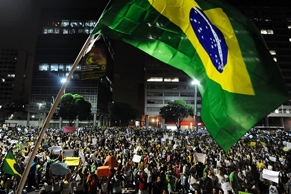 Planalto diz que atos fortalecem institui��es e pede aten��o dos Poderes