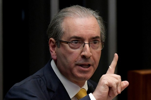 Lava Jato investiga se Cunha usava nome falso em banco na Su��a