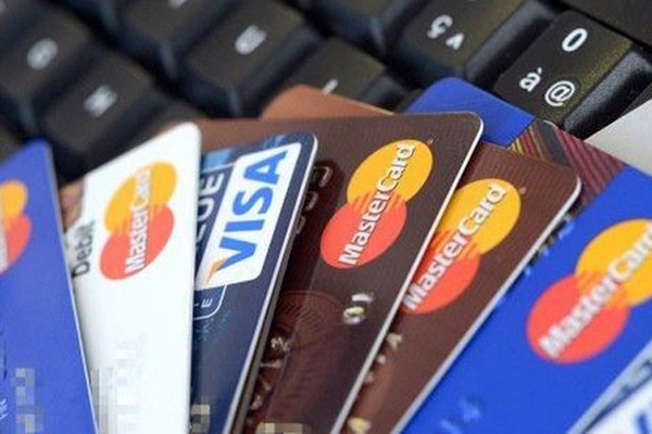 Taxa média de juros do cartão cai para 441,76% ao ano em janeiro, diz Anefac