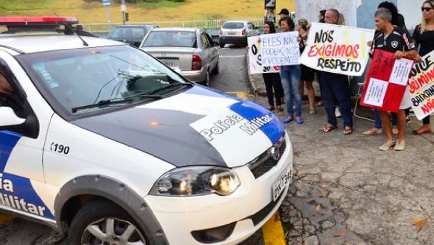 ES anuncia processo de demiss�o de 161 PMs envolvidos em paralisa��o