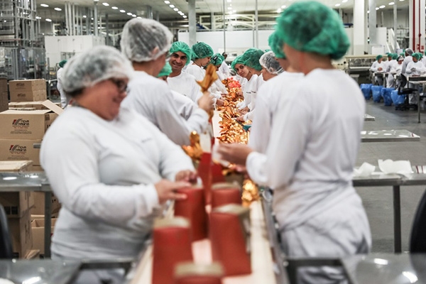 Produ��o da ind�stria sobe 1,1% em mar�o ante 2016, mas cai 1,8% em rela��o a fevereiro
