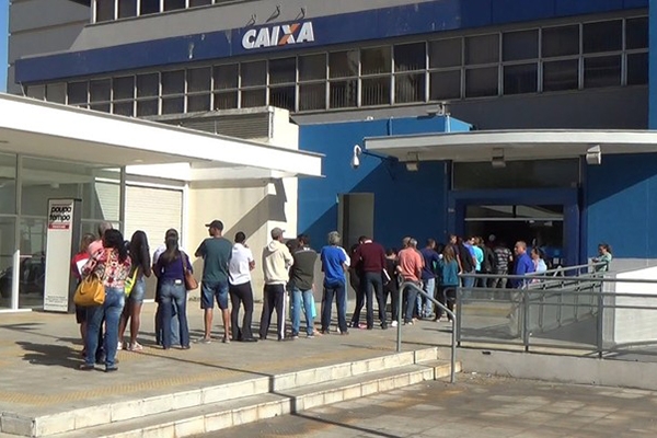 Caixa deposita lucro do FGTS para 88 milh�es de trabalhadores