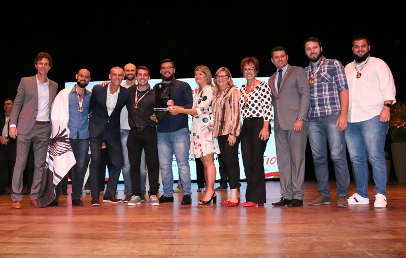 Black Hawks comemora conquista do troféu Gustavo Kuerten Excelência no Esporte