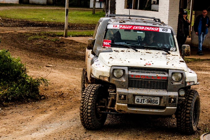 Gasparense conquista 3� coloca��o em campeonato de Rally