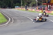 Família gasparense procura patrocínio para menino campeão de Kart