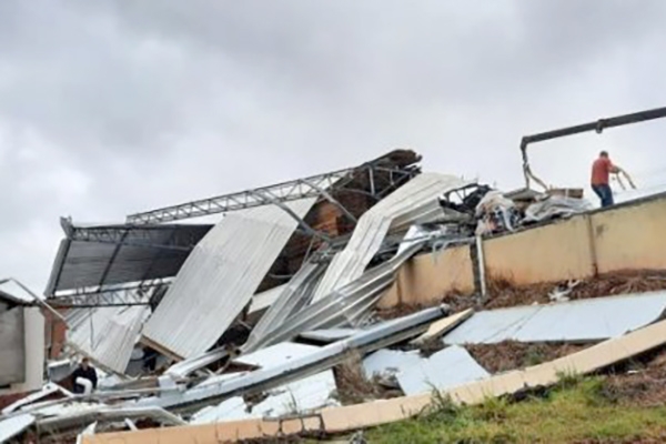 Defesa Civil de SC confirma passagem de tornado em Campos Novos, no Meio-Oeste