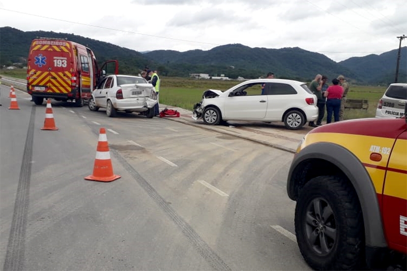 Acidente de trnsito deixa mulher ferida no Gaspar Mirim