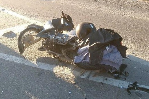 Coliso entre caminhonete e duas motos deixa jovem gravemente ferido em Brusque