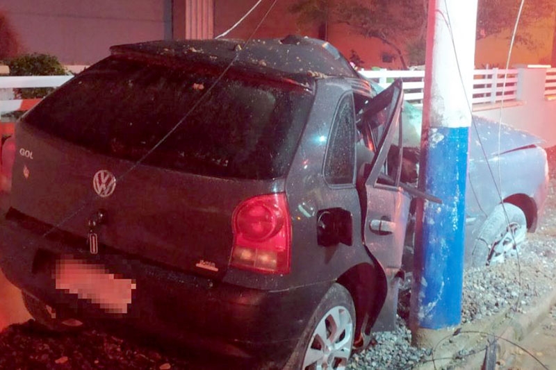 Coliso de carro em muro e poste mata jovem de 22 anos em Guabiruba