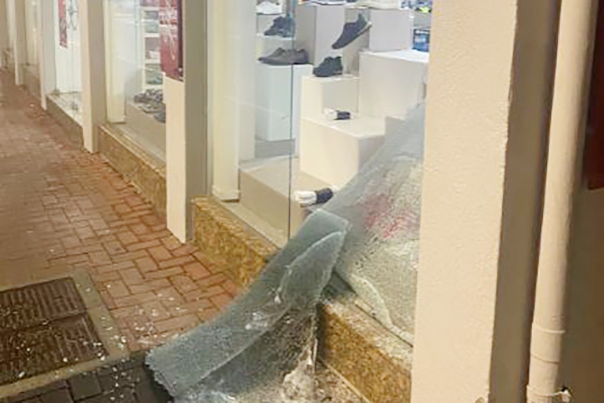Ladro rouba cinco pares de tnis de loja no Centro de Gaspar