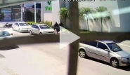 Vdeo mostra bandidos fugindo aps assalto a banco em Itaja