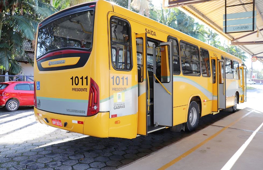 nibus operam com horrios extras nos finais de semana antes do Natal em Gaspar