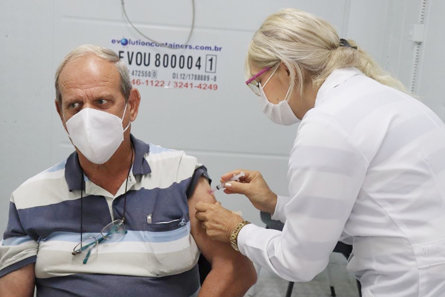 Saiba como funciona o novo esquema de vacinao contra o coronavrus em Gaspar