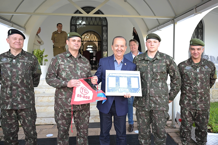 Governador de SC recebe 'Medalha Ex�rcito Brasileiro'