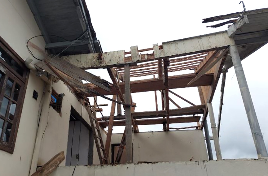 Trabalhador cai de telhado e morre em Blumenau