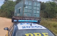 Em 20 minutos, PRF recupera caminho furtado e motorista se emociona