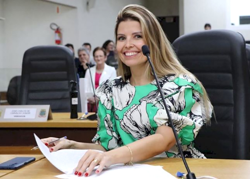 Policial Civil Alyne Serafim Nicoletti  empossada vereadora de Gaspar
