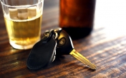 Motorista embriagado  preso em Indaial; lata e garrafa de cerveja estavam no carro