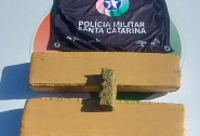 Trs traficantes so presos com 2kg de maconha no Centro de Brusque