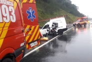 Motociclista  levado ao hospital aps acidente na BR-470, em Gaspar