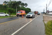 Duas pessoas so hospitalizadas aps acidente entre motos na Ivo Silveira, em Gaspar