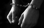 Homem bbado bate em mulher e ameaa atear fogo em casa na frente da PM em Brusque