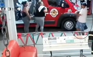 Vdeo: bombeiros de Ilhota salvam criana engasgada com leite