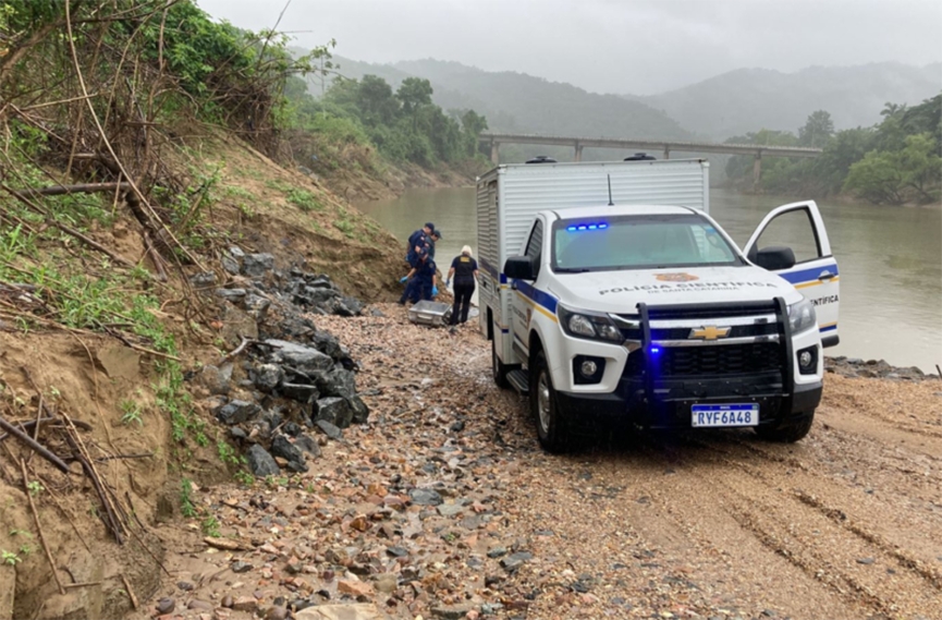 Corpo De Homem é Encontrado Boiando No Rio Em Blumenau Jornal