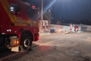 Homem morre aps colidir moto contra poste em Blumenau