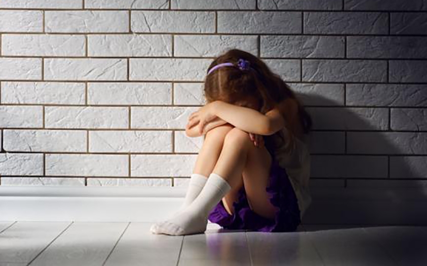 Menina de 10 anos  estuprada em Rio do Oeste; me a encontrou de banho tomado no quarto com o autor