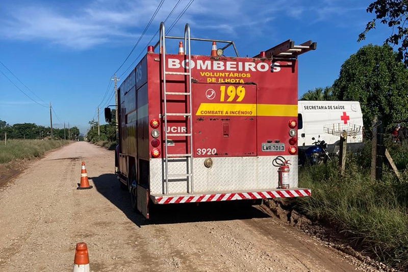 Mulher fica ferida aps queda de moto em Ilhota