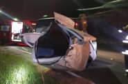 Carro capota no Centro de Ilhota na madrugada de segunda-feira