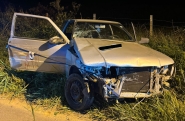 Carro fica destrudo e motorista  hospitalizado aps acidente na Jorge Lacerda, em Ilhota