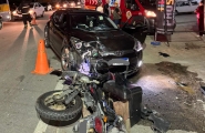Menor pilota moto e fica ferido aps coliso frontal com carro no Centro de Ilhota