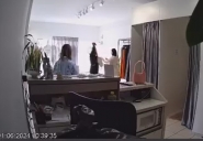 Lojista de Gaspar flagra mulher saindo de loja com peas dentro da bolsa: 