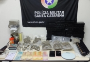 Homem  preso com 20kg de drogas dentro de carro no Coloninha, em Gaspar