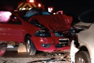 Carros colidem no acesso  ponte de Ilhota e trs pessoas so hospitalizadas
