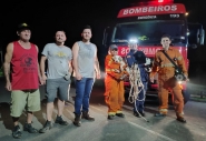 Bombeiros resgatam ces perdidos em rea de mata em Gaspar