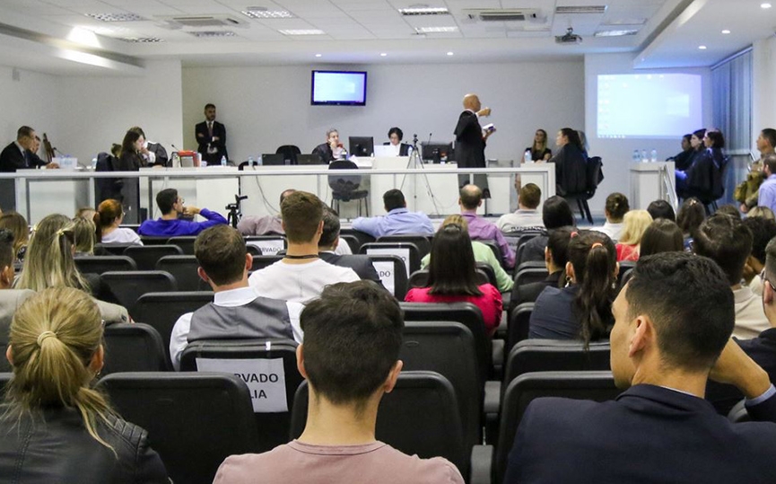 Veja o momento em que a juza l a sentena de Evanio Prestini, do Caso Jaguar