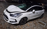Motorista foge aps atropelar dois jovens e matar um deles em Itaja; placa do carro caiu e ele foi encontrado e preso
