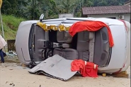 Carro colide contra poste e jovem fica ferido no Alto Ba, em Ilhota