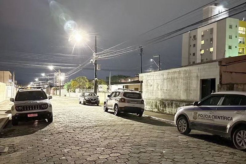 Crian�a de um ano � esfaqueada durante briga entre irm�s; tia � presa em SC