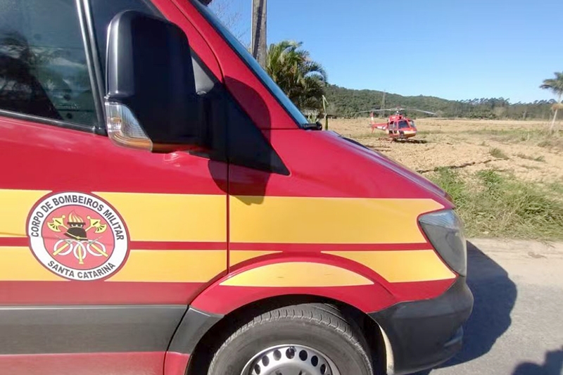 Homem morre após inalar fumaça durante queima de vegetação em SC