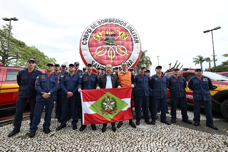 Governador acompanha envio de bombeiros catarinenses para combater inc�ndios no MS