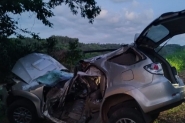 Batida violenta de carro contra rvore mata homem no Oeste de SC